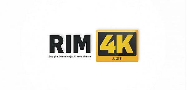  RIM4K. Young man knows his job and knows that he wants rimming back